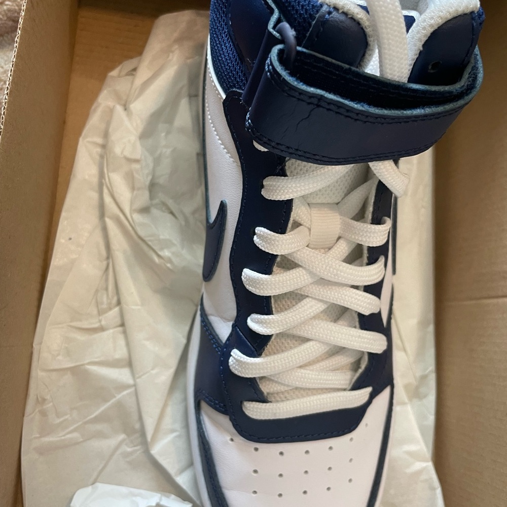 Kids Nike Shoes - Picture 3 of 4
